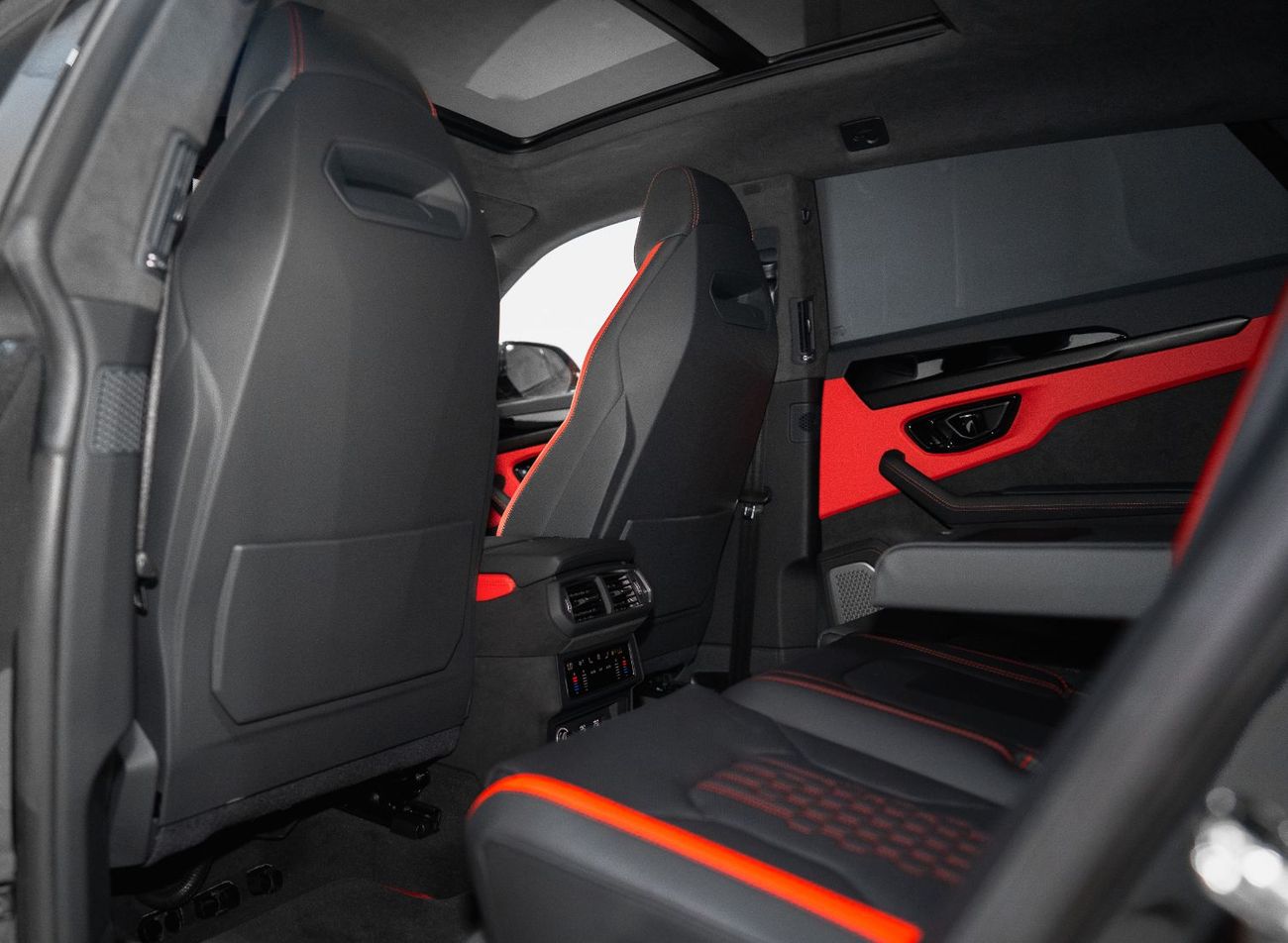 لامبورغيني اوروس 2025 URUS SE HYBRID | TWO TONE INTERIOR | PANORAMIC ROOF | BANG N OLUFSEN 3D SOUND | STYLE PACKAGE