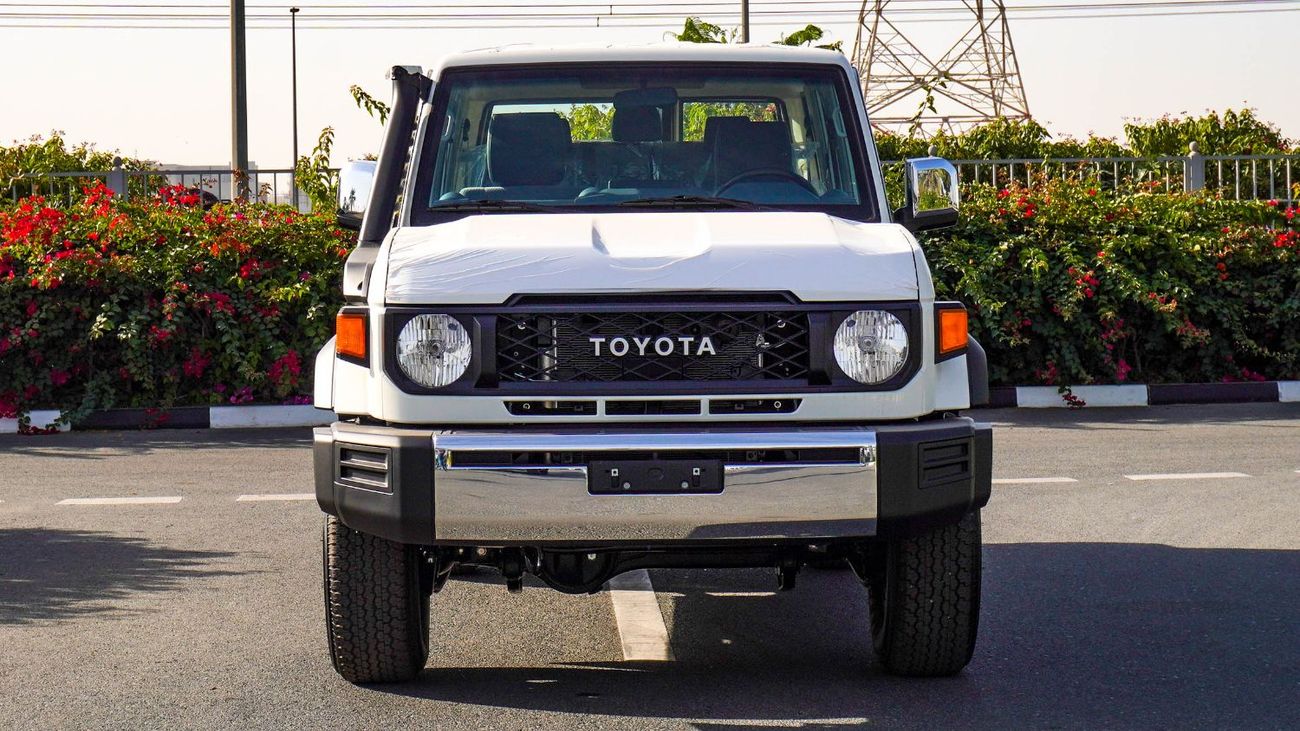 Toyota Land Cruiser 70 ECT0065 - Toyota Land Cruiser Hardtop 5 Doors - 4.0L Petrol Manual - White (With Snorkel)