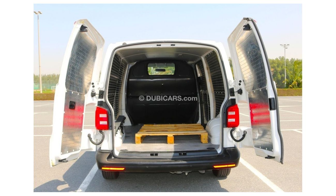 Volkswagen T5 Transporter 2017 | Volkswagen Transporter TSI | Delivery Van | PETROL - MANUAL | GCC SPECS - EXCELLENT CONDITION