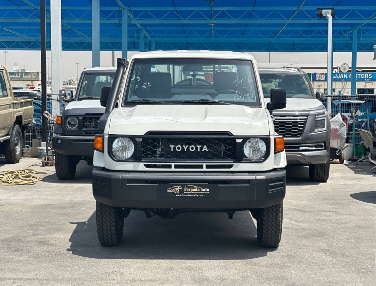 تويوتا لاند كروزر بيك آب LC79 دبل كابينة 4.0 لتر PTR ناقل حركة يدوي // 2025 // خيار قياسي مع نوافذ كهربائية // عرض خاص // من