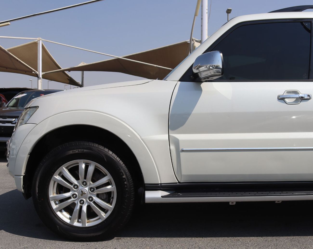 Mitsubishi Pajero GLS Highline Top 3.8L Mitsubishi Pajero 2018 GCC, accident-free, 3.8L (6) cylinder engine, 7 seats -