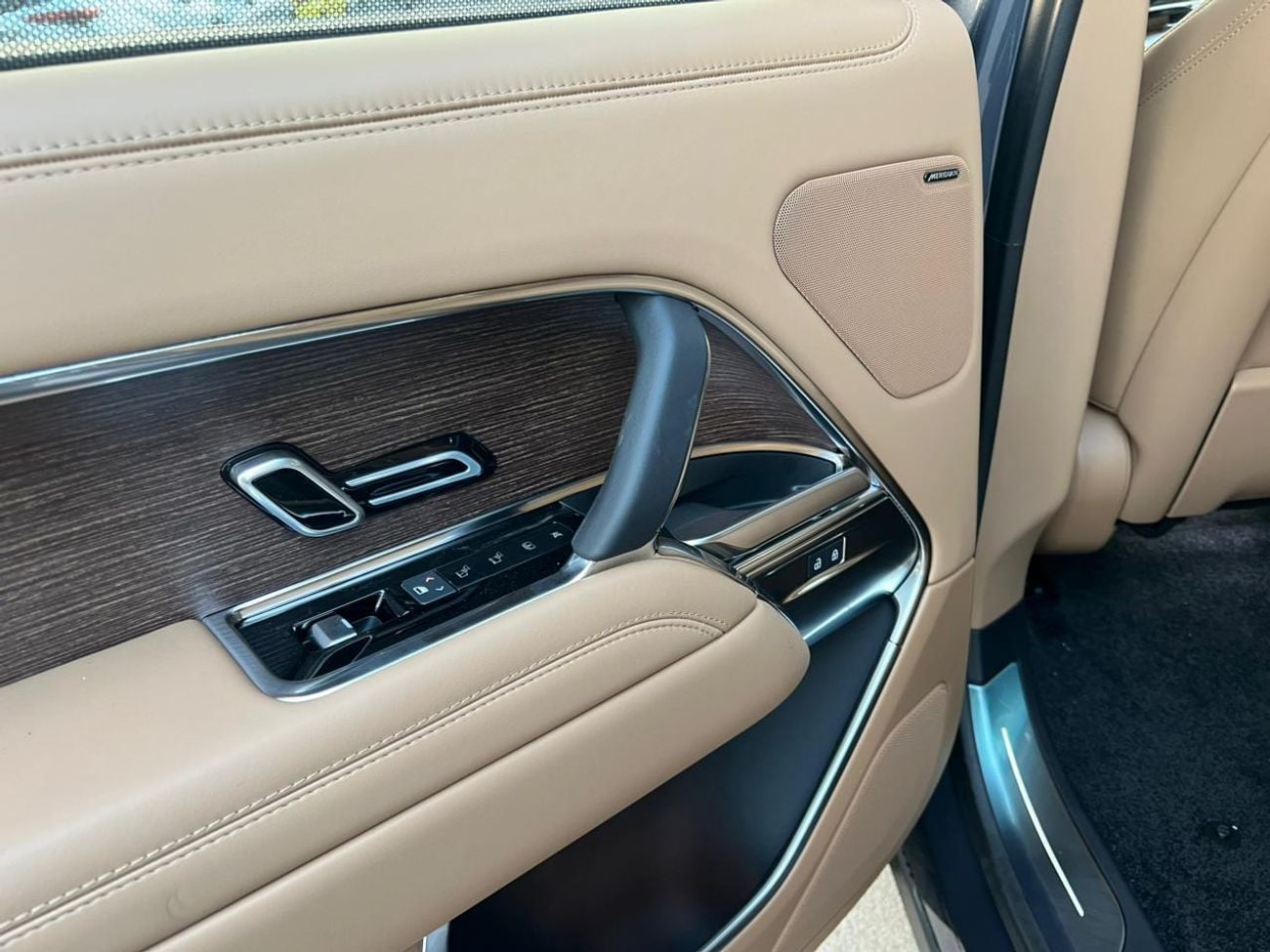 لاند روفر رينج روفر RANGE ROVER VOGUE  SE P400 - MODEL 2025 - ENGINE 3.0L - 5 SEATER