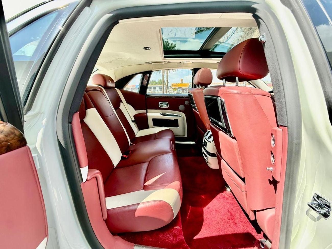 Rolls Royce Ghost Std 6.6L l ROLLS ROYCE GHOST l GCC SPECS l 6.6L W12 l YEAR 2017 l