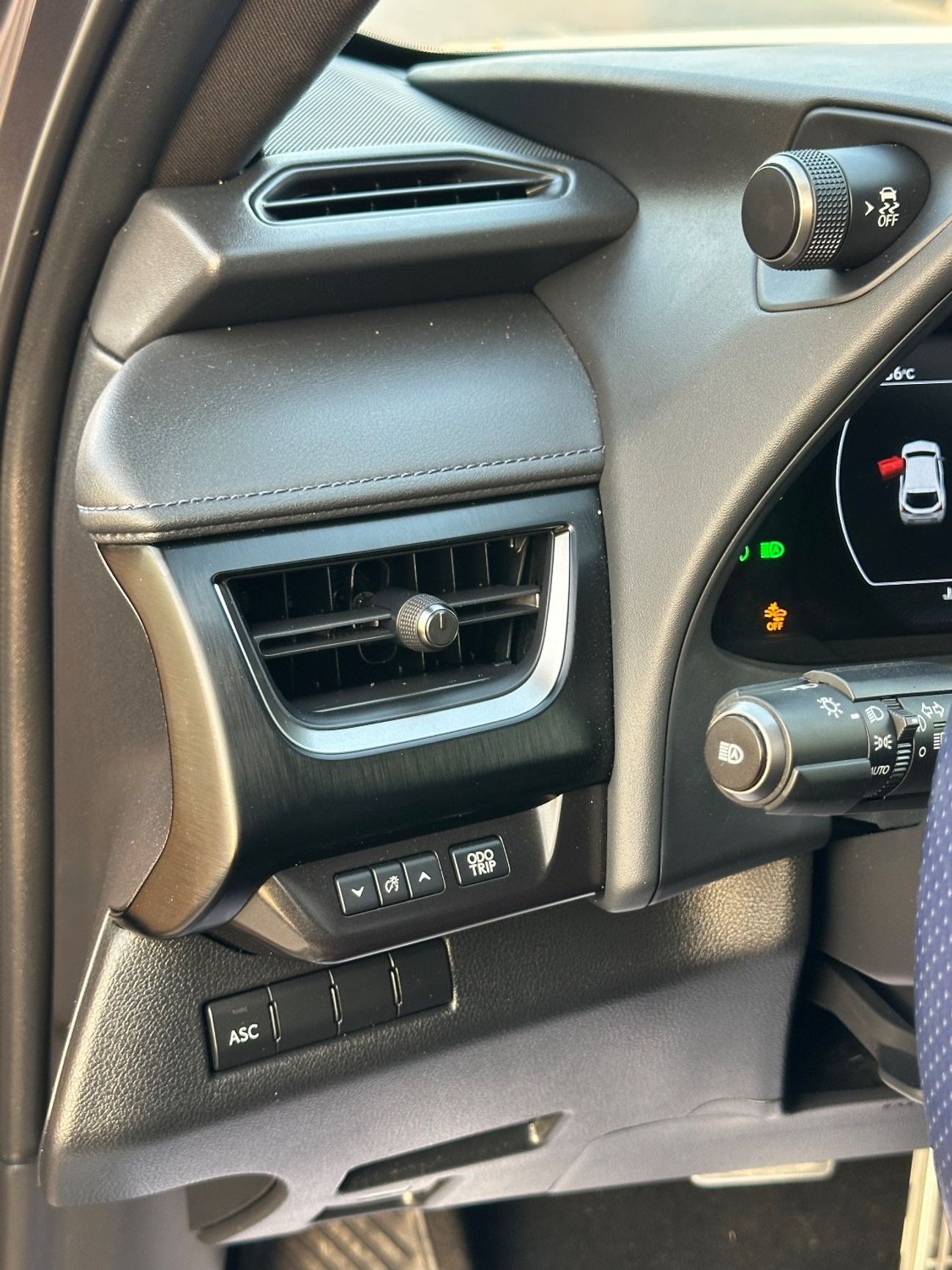 لكزس UX 250h Premium F- Sport  Hybrid