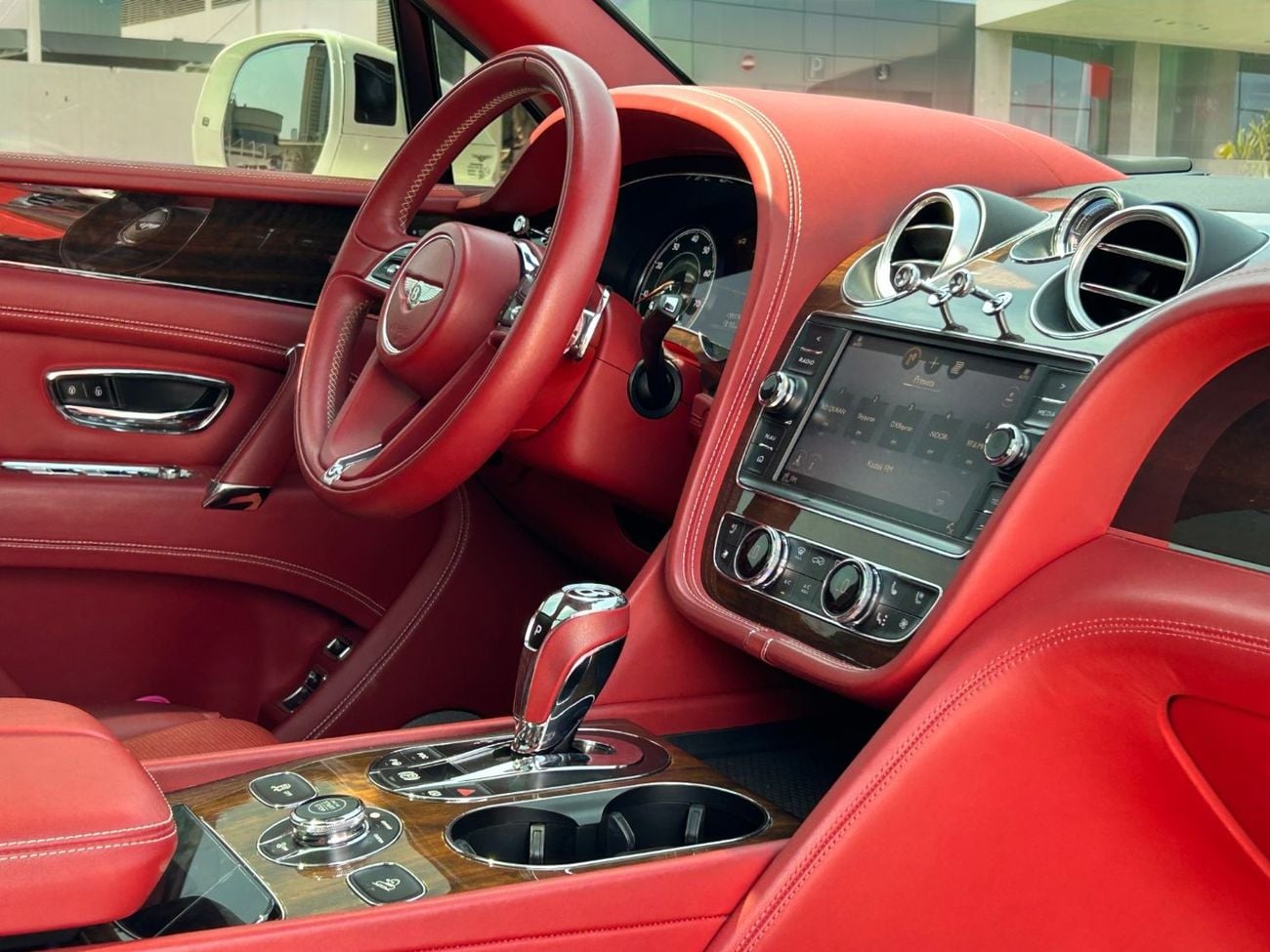 بنتلي بينتايجا AED 4,640 P.M | 0% DOWN PAYMENT | BENTLEY BENTAYGA V8 | 4.0L V8 | 2020 | FULL SERVICE HISTORY | GCC