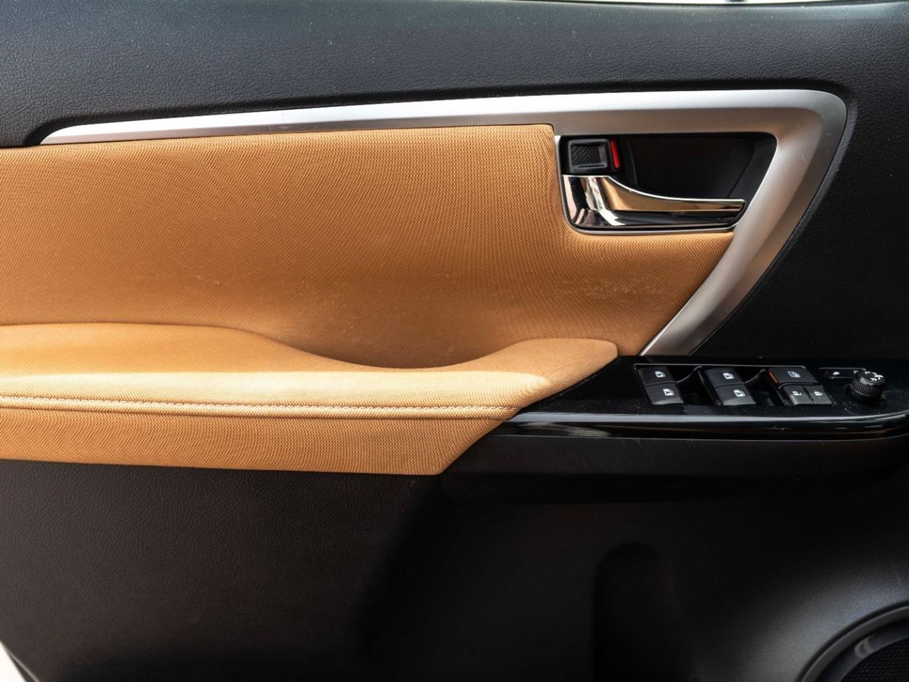 Toyota Fortuner GXR 4.0L (278 HP)