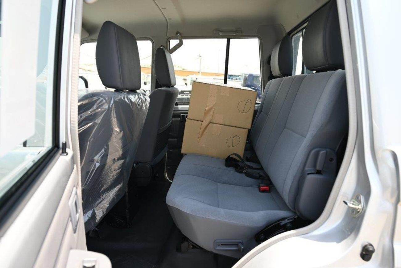 Toyota Land Cruiser Pick Up Double Cab V8 4.5L Diesel MT with Front / Rear Diff Lock, Black Wheels, Winch