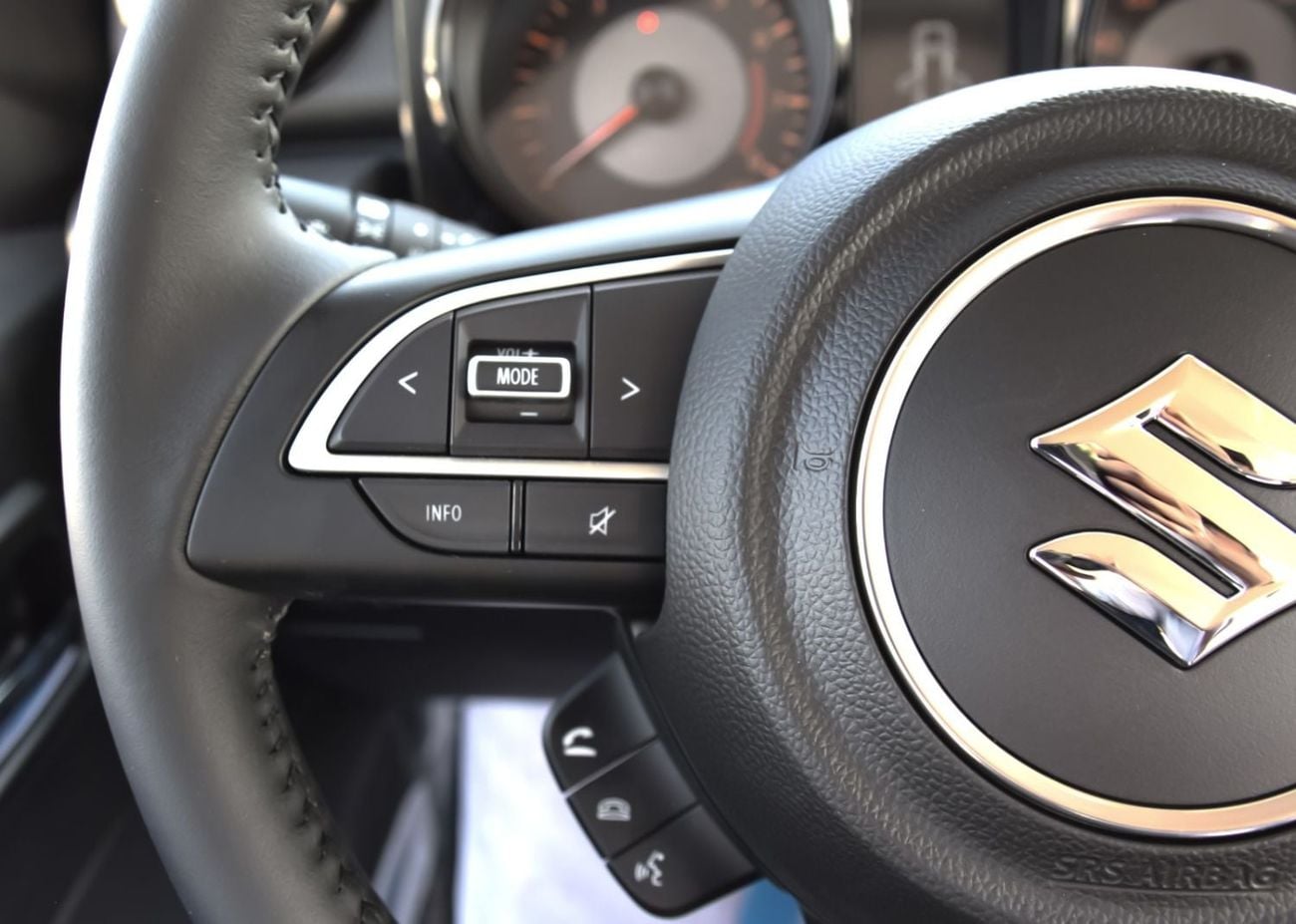 سوزوكي جيمني GLX · 1.5L · 4 Cyl · Automatic · Petrol · SUV/Crossover · Four Wheel Drive · 4 seats · 5 door Petrol 5-Door Automatic 4WD (GCC Specs) – 2026 | For Export Only