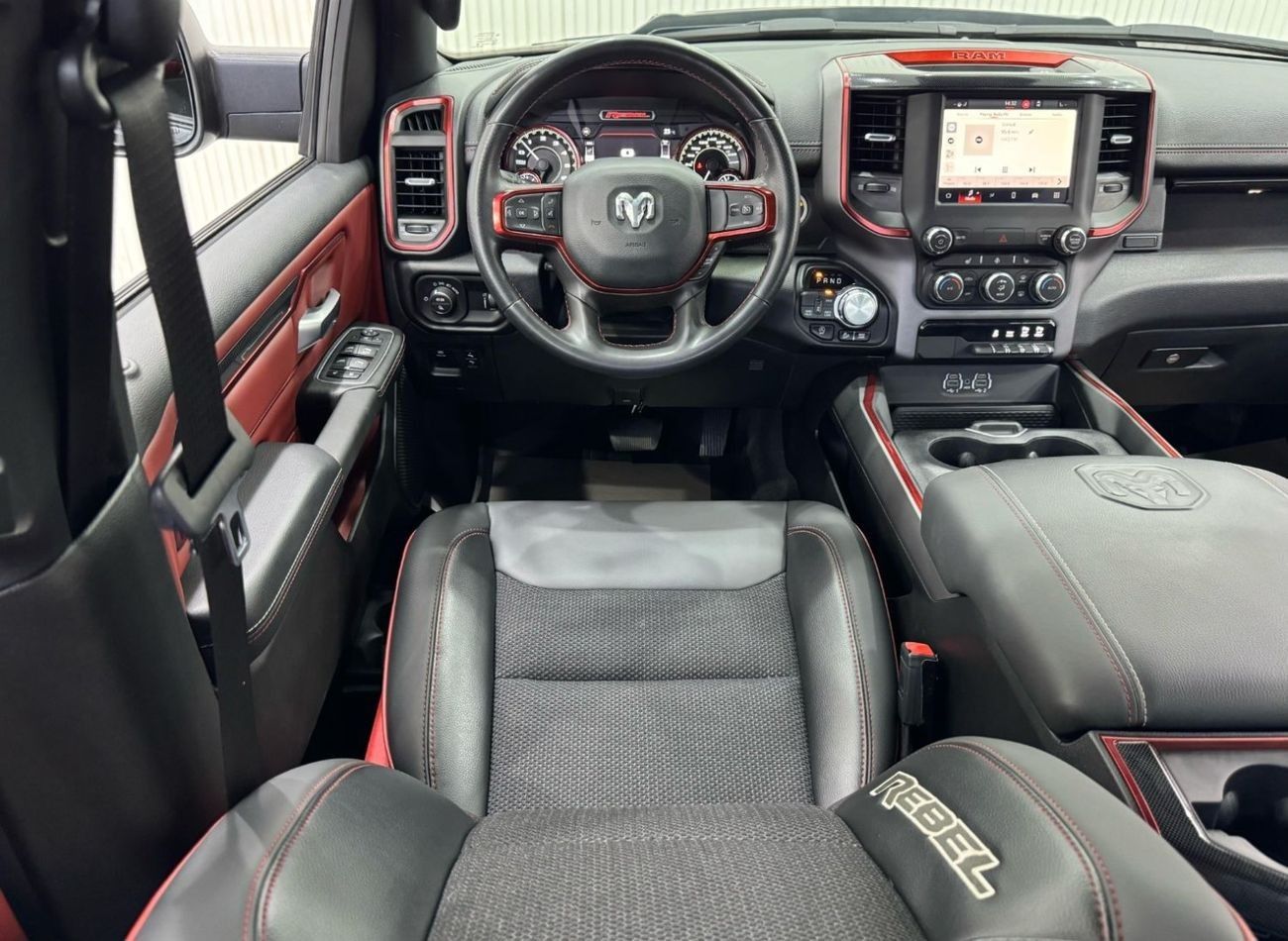 رام 1500 Rebel 5.7L Crew Cab Utility (5 Seater)