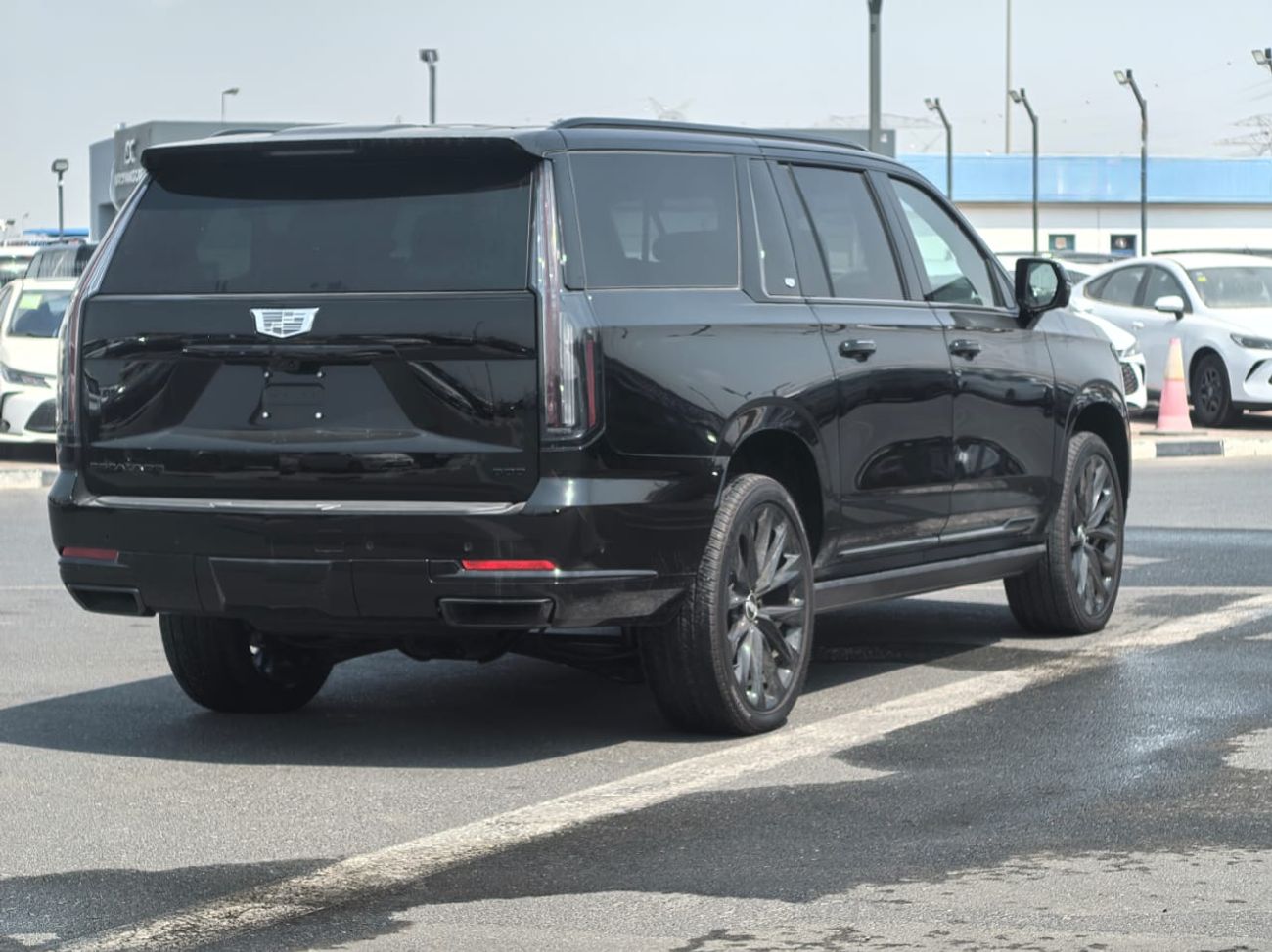 Cadillac Escalade ESV(Long)Sport Platinum Onyx Black Pkg | Fridge | 545k for local registration
