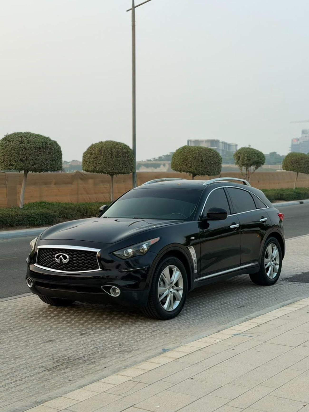 Infiniti QX70 LUXURY