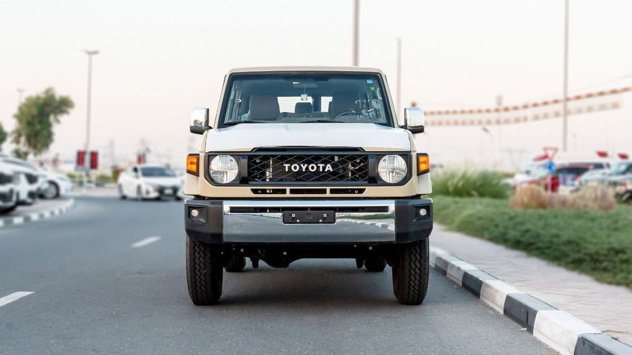تويوتا لاند كروزر 70 HT VXR 2026 Toyota Land Cruiser LC76 4.0L AT Petrol (Beige-Brown) Basic