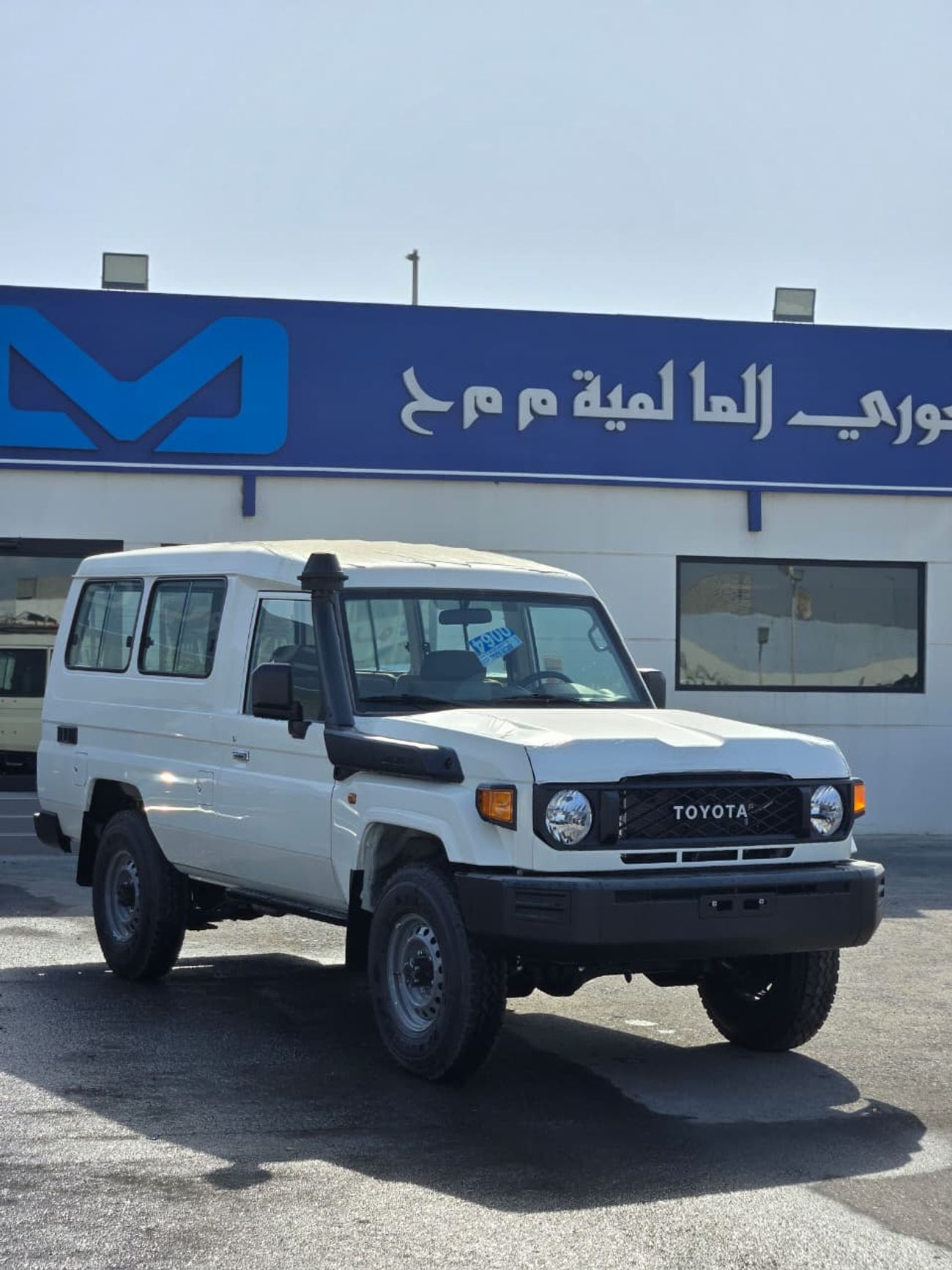 Toyota Land Cruiser 70 GRJ78 4.0L PETROL M/T 9 SEATER HARDTOP GCC SPECIFICATION