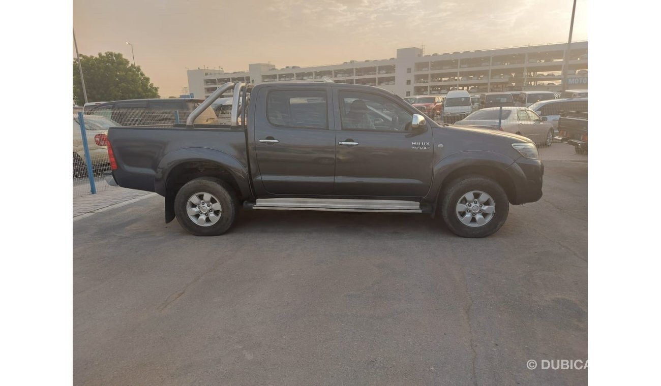 تويوتا هيلوكس DIESEL MANUAL GEAR 3.0L 4X4 RIGHT HAND DRIVE