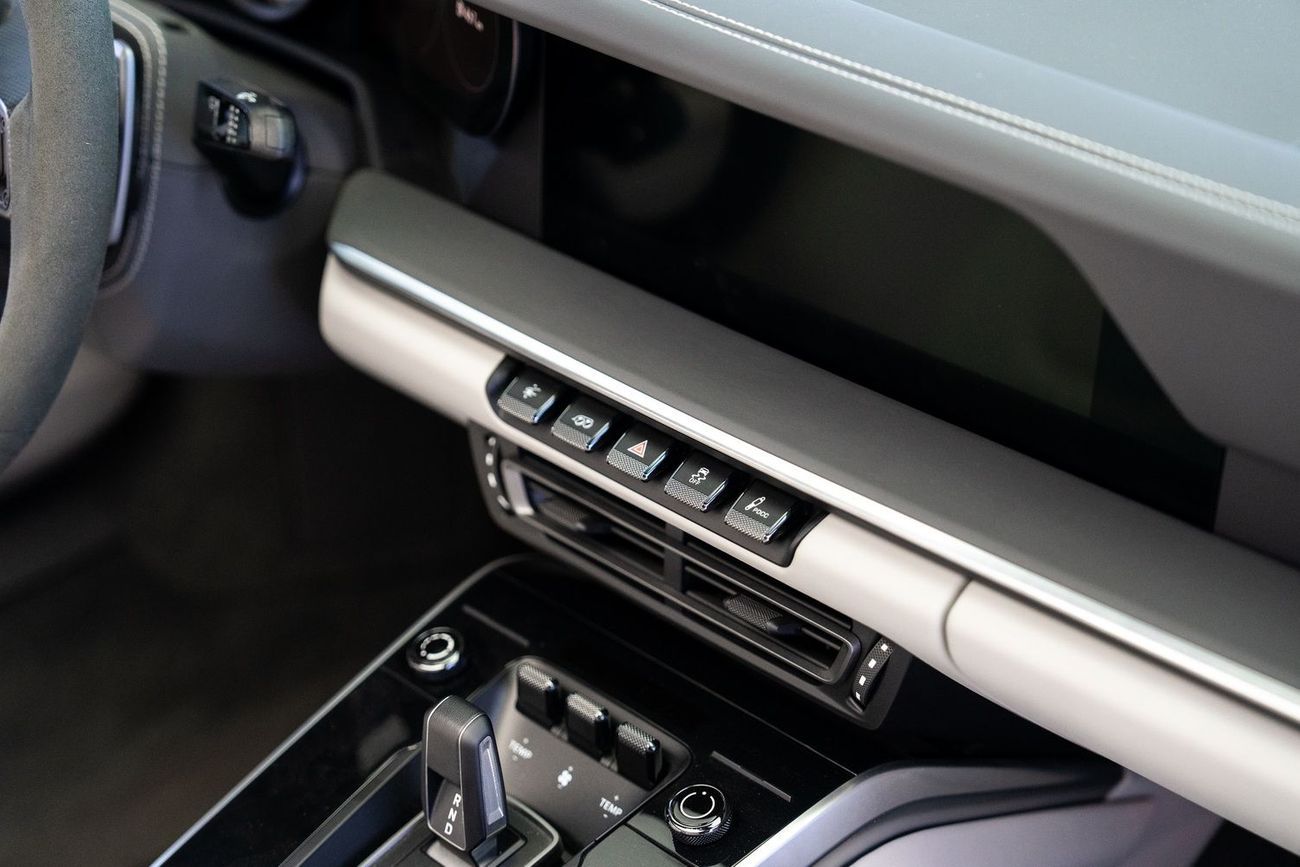 بورش 911 Turbo S 3.8L (640 HP) Convertible