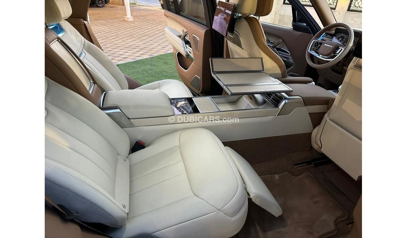 Land Rover Range Rover GCC SPEC UNDER WARRANTY AND SERVICE CONTRACT