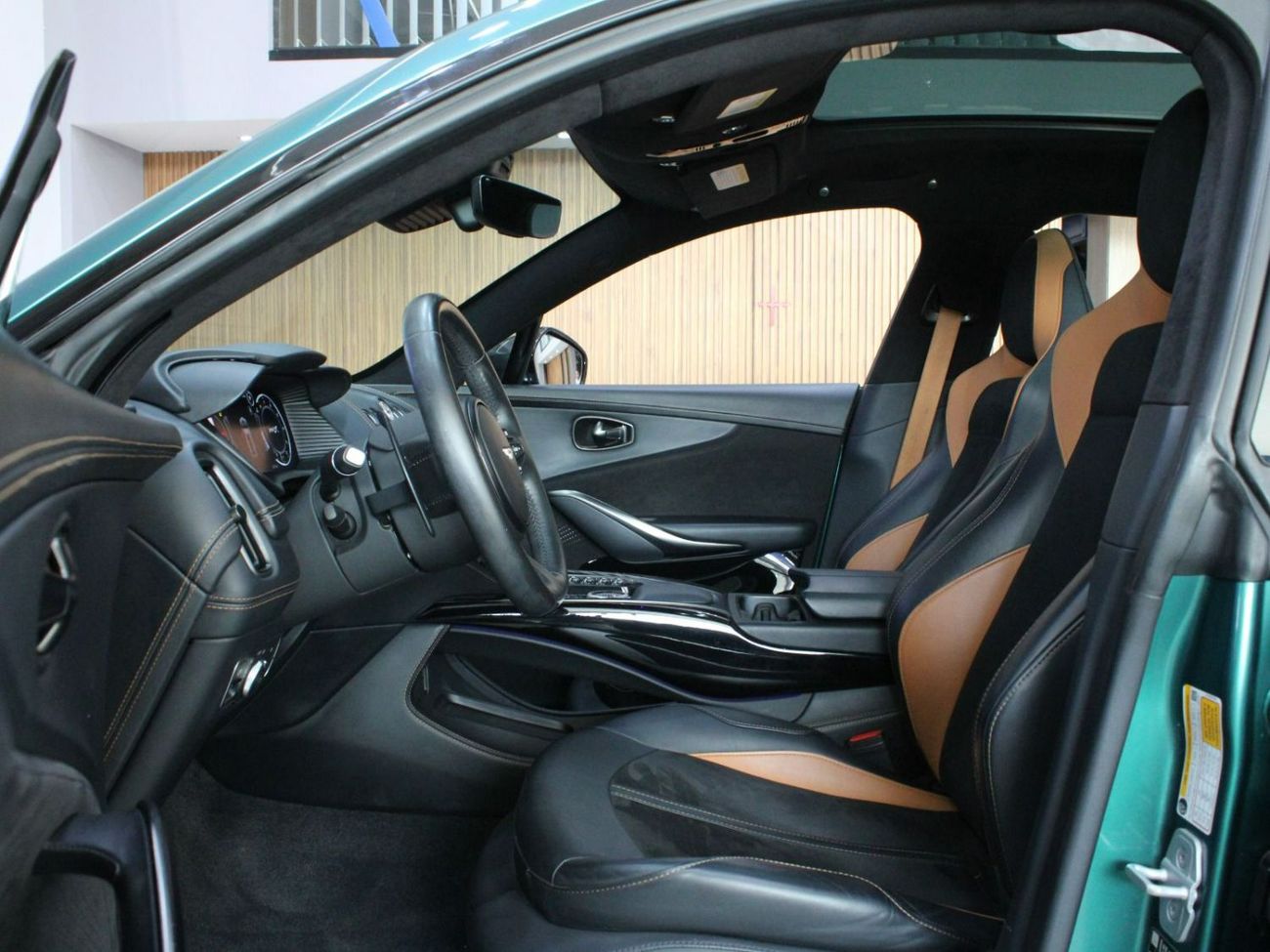 Aston Martin DBX DBX 550 | V8