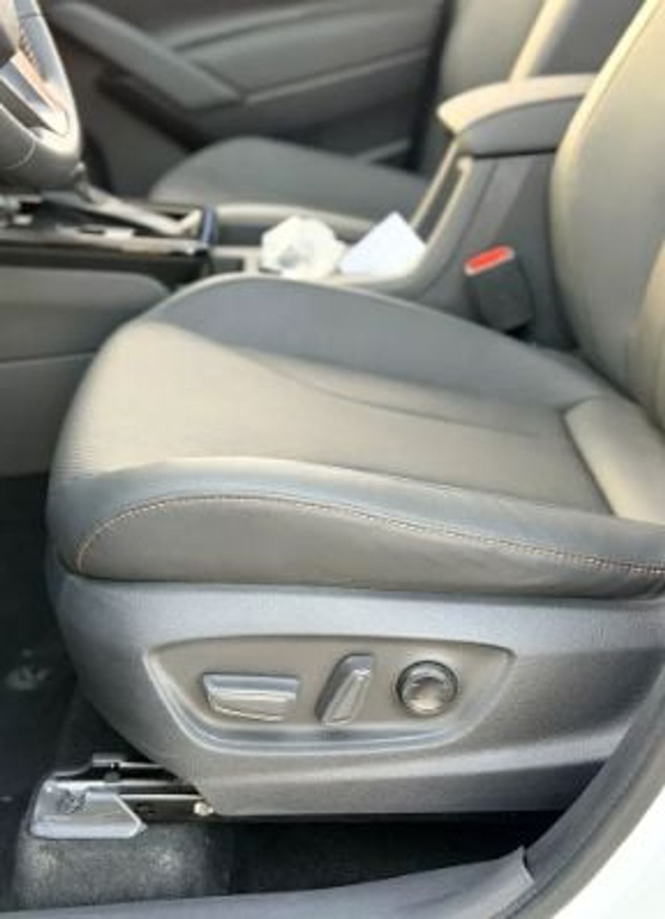 Toyota FJ Cruiser  ECTB - 4. Toyota Front Lander Luxury – 2.0L Hybrid Auto – White