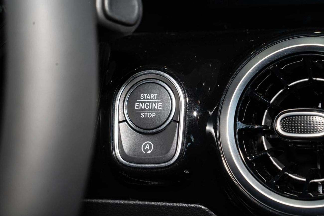 Mercedes-Benz GLA 200 MERCEDES BENZ GLA200 1.3L TURBO FULL OPTION MODEL 2025