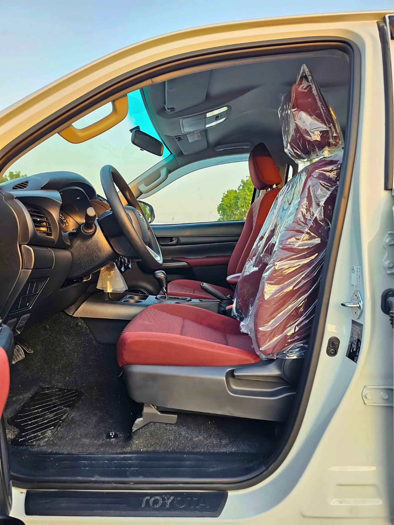 Toyota Hilux NARROW BODY/DOUBLE CABIN /2.4L DIESEL/2 AIR BAG, KEYLESS ENTRY, POWER WINDOWS/ (CODE # HD)