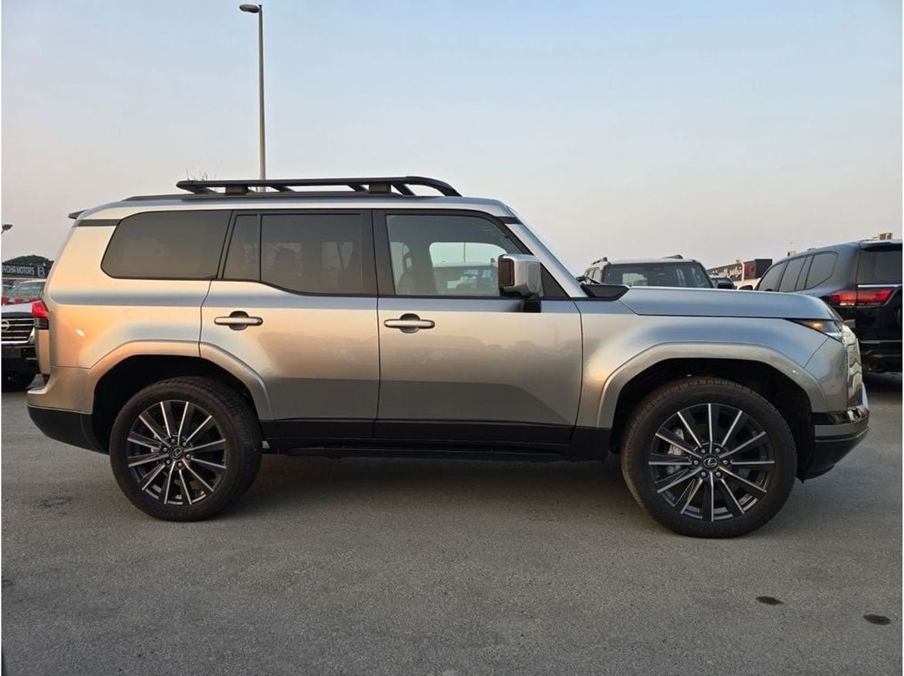 لكزس GX550 Luxury + 6 Seater Full Option  * Export Price *