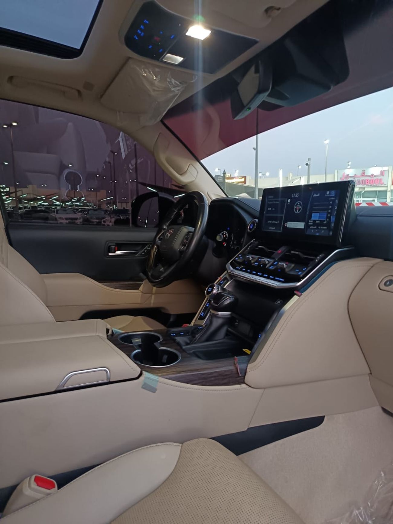 تويوتا لاند كروزر VXR 4.0L LHD-4WD-PETROL-6 CYLINDER-AUTOMATIC-7 SEATS-5 DOORS