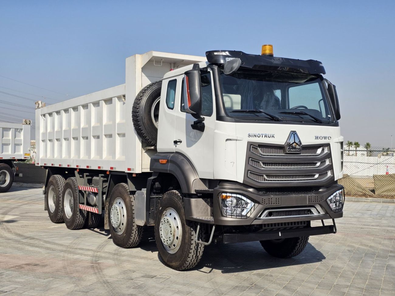 سنوترك هوو HOWO N7G 8*4 DUMPER MC 11.43-30