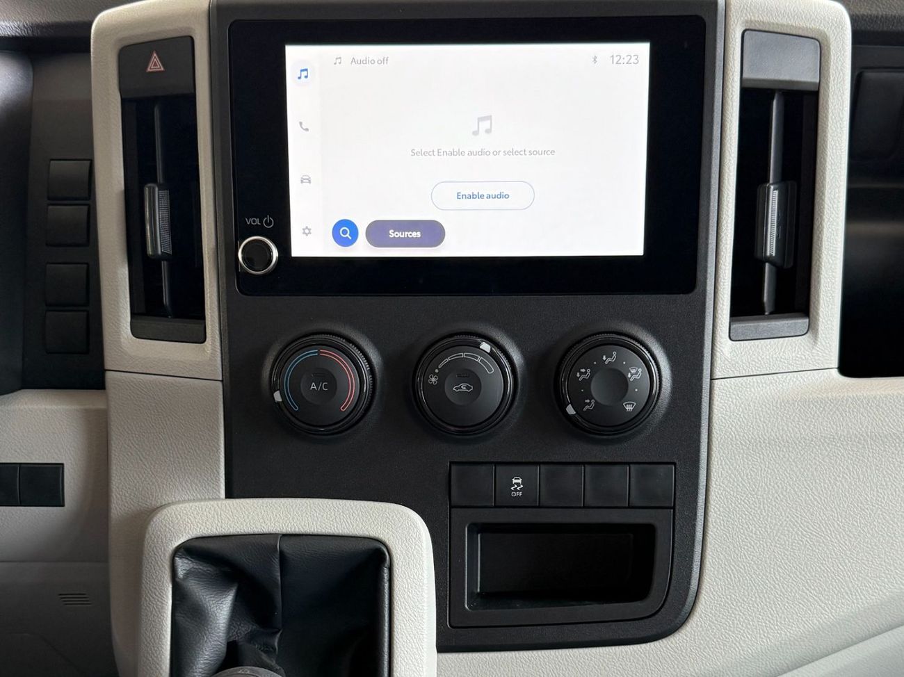 Toyota Hiace 3.5 V6 CARGO MANUAL TRANSMISSION **EXPORT ONLY**التصدير فقط خارج الخليج***