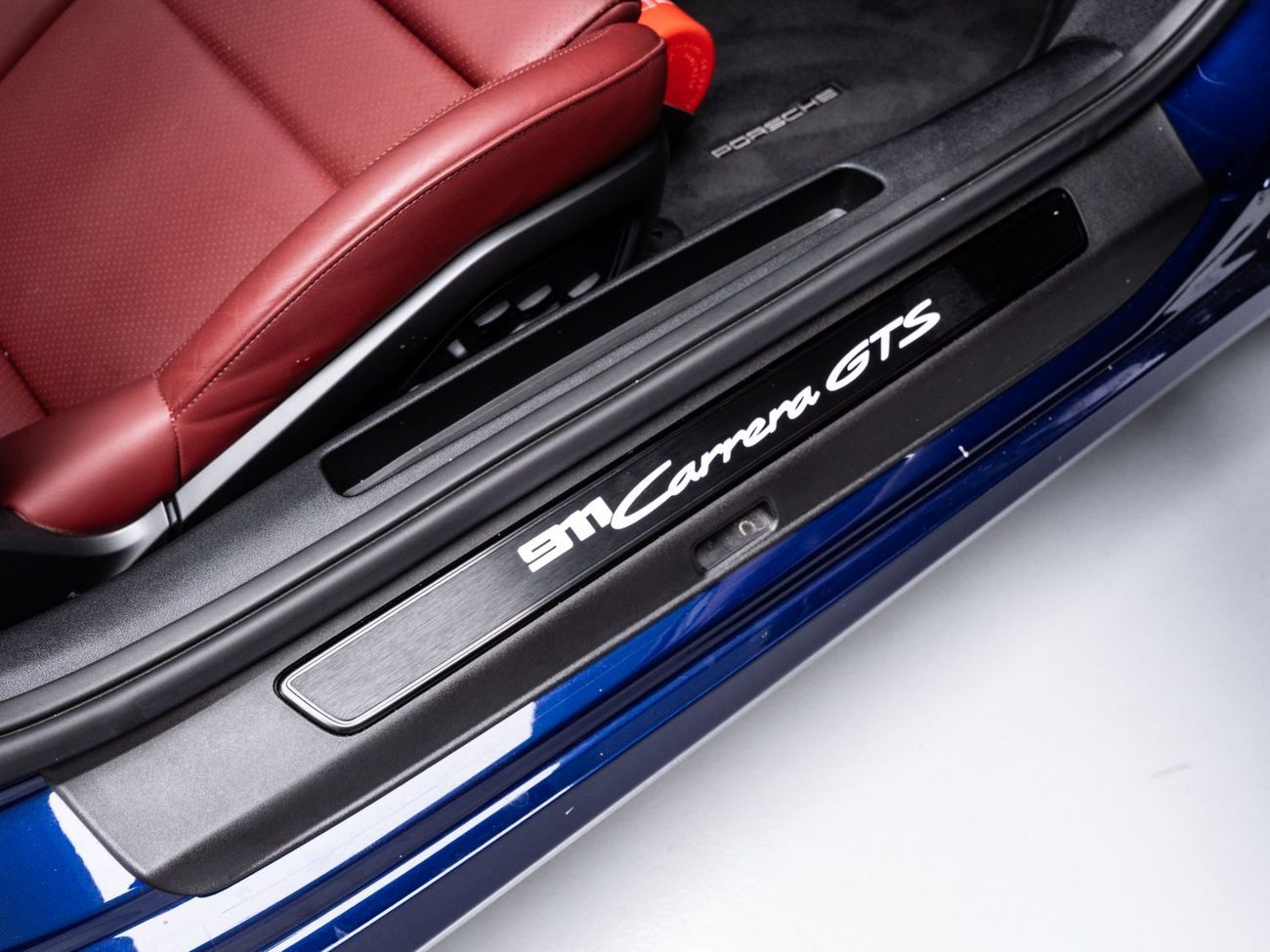 بورش 911 CARRERA GTS BUY NOW, PAY 2027 | THE BLACKLINE STANDARD | 2026 Porsche Warranty, GCC Specs, Low KM's