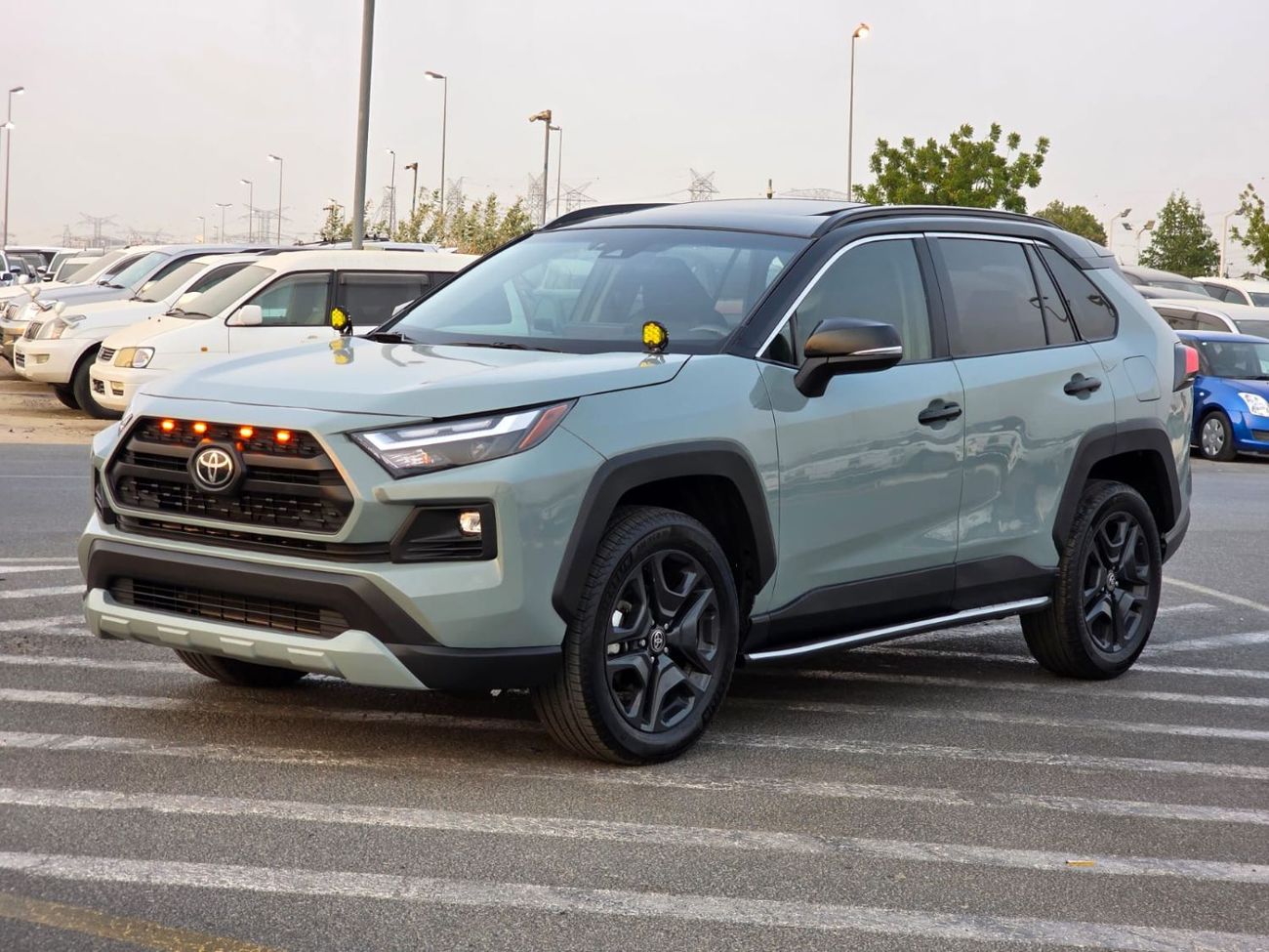 Toyota RAV4 2023 Model XLE Premium Sunroof , trunk automatic and original leather seats