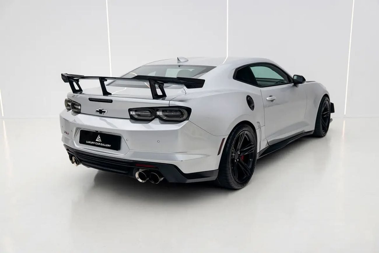 شيفروليه كامارو ZL1 ألياف الكربون 650 HP LT4 V8 | ZL1 1LE TRACK PACKAGE | 6-SPEED MANUAL