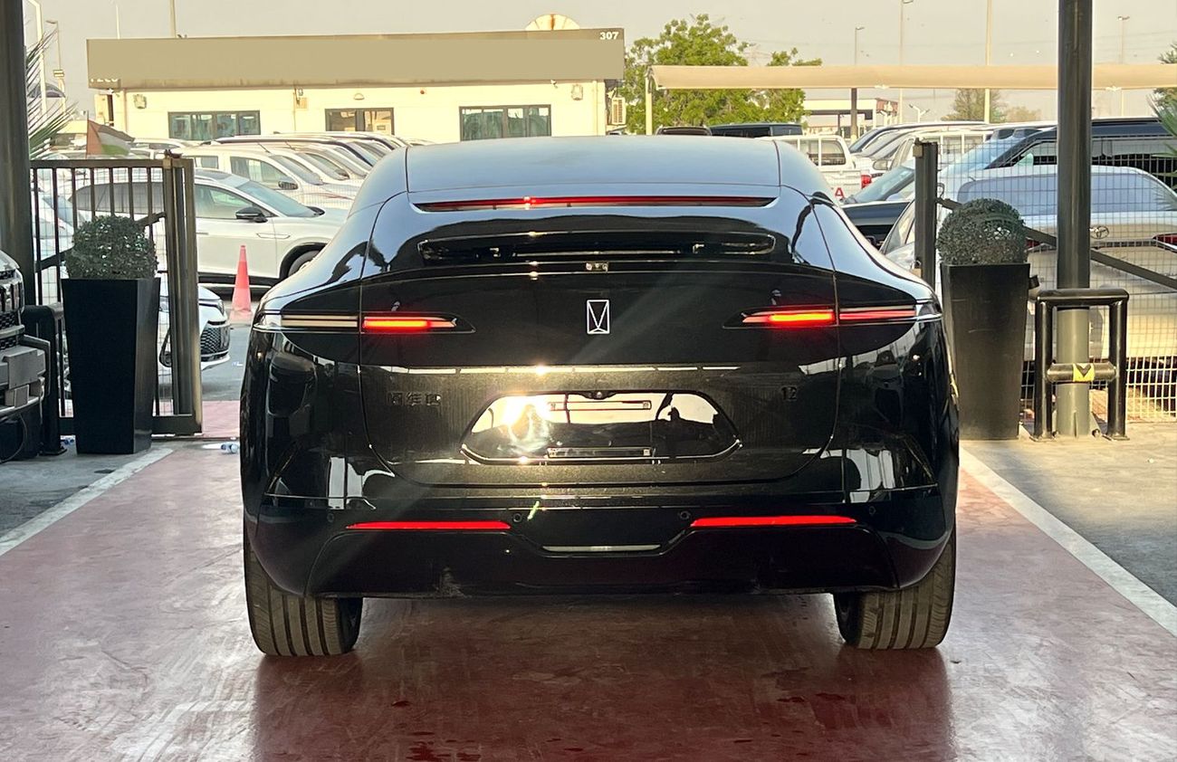 أفاتر 12 GT AWD