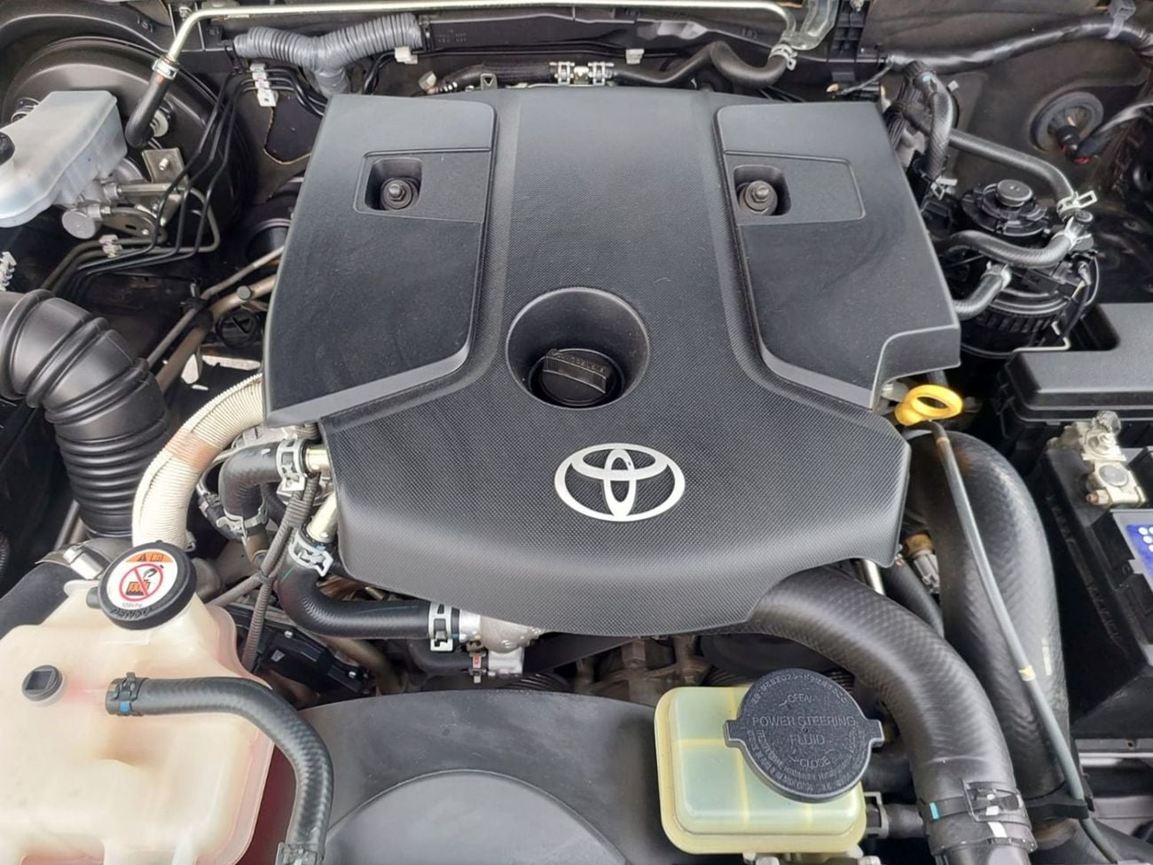 Toyota Hilux TOYOTA HILUX PICKUP RHD 2018 MODEL 2.8 L DIESEL AUTOMATIC(PM63198)