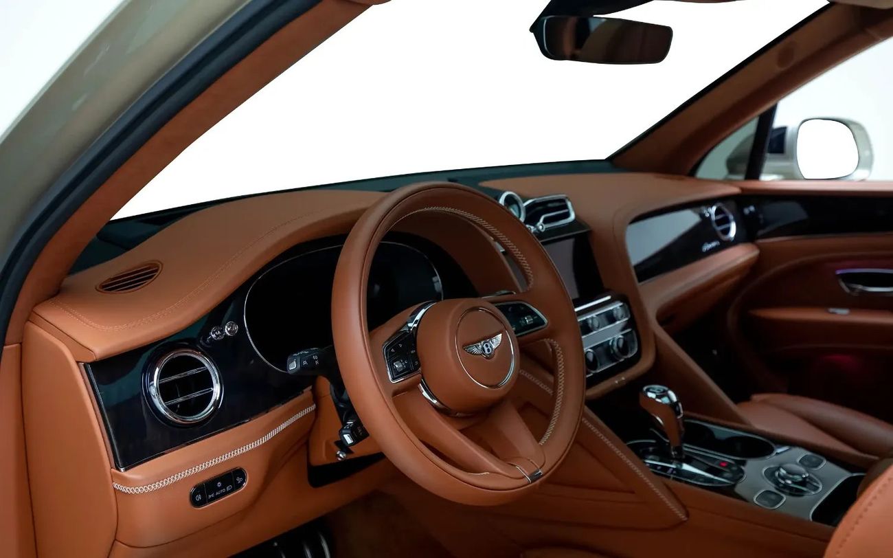 Bentley Bentayga Azure 4.0T - GCC Spec - With Warranty and Service contract ( Al Habtoor )