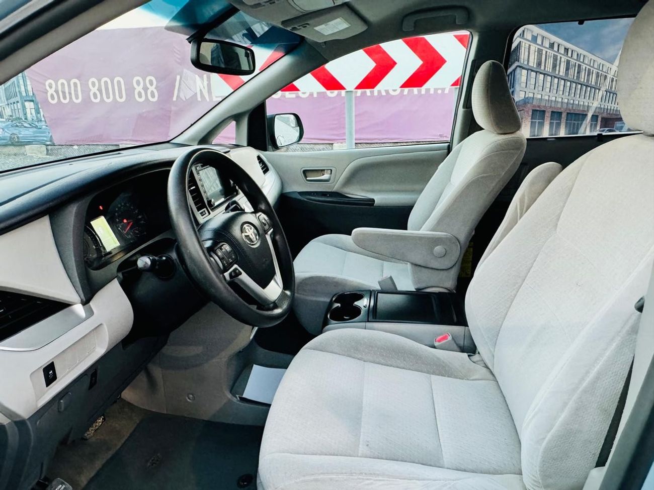 تويوتا سيينا LE