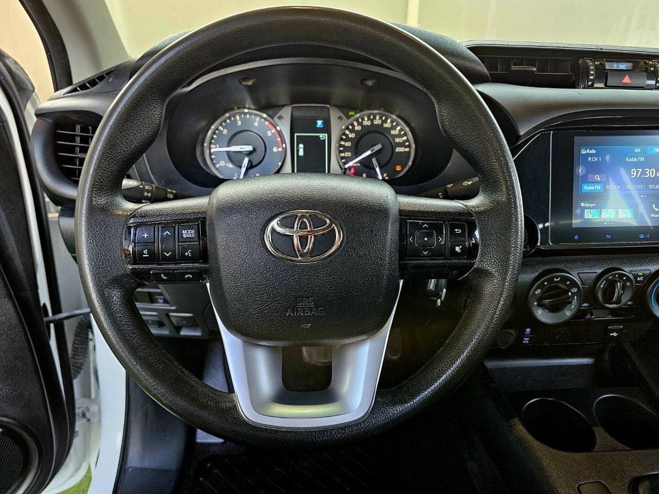 تويوتا هيلوكس HILUX DIESEL / AUTOMATIC / WIDE BODY/ AUTO WINDOWS / FULL OPTION