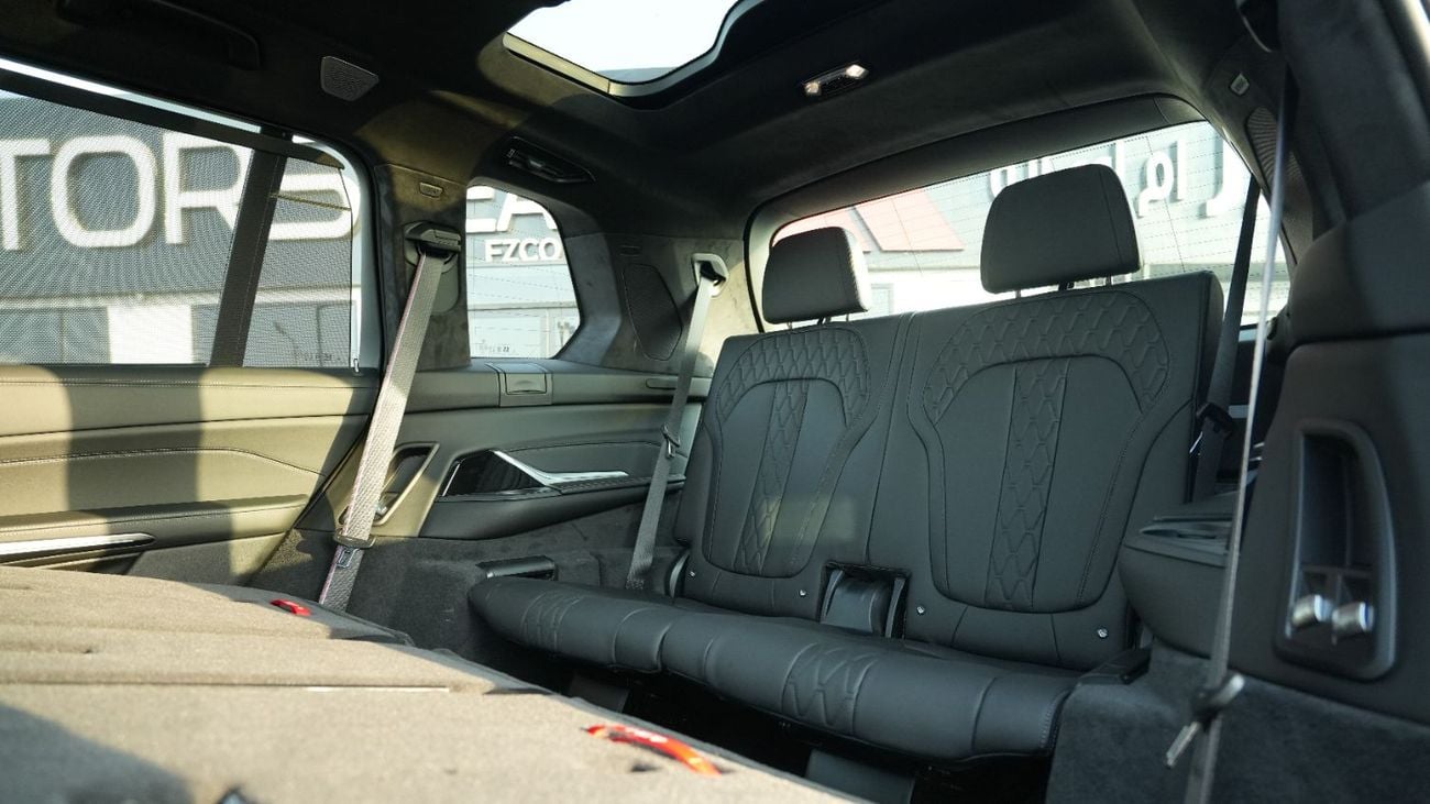 BMW X7 XDRIVE40i M SPORT PRO Black Sapphire metallic-Black 2026MY Export Only