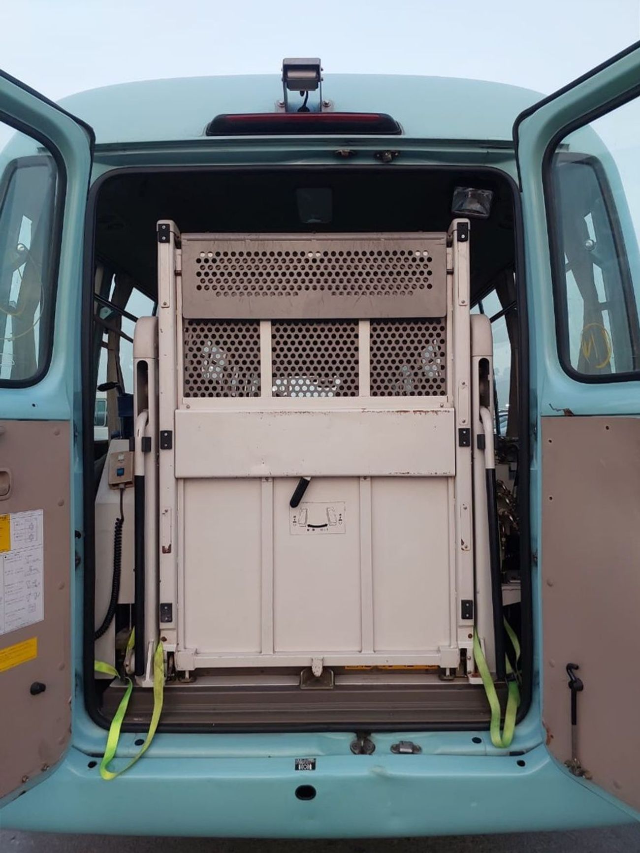 Toyota Coaster TOYOTA COASTER BUS RHD 2001 MODEL 4.2 L DIESEL AUTOMATIC(PM10587)