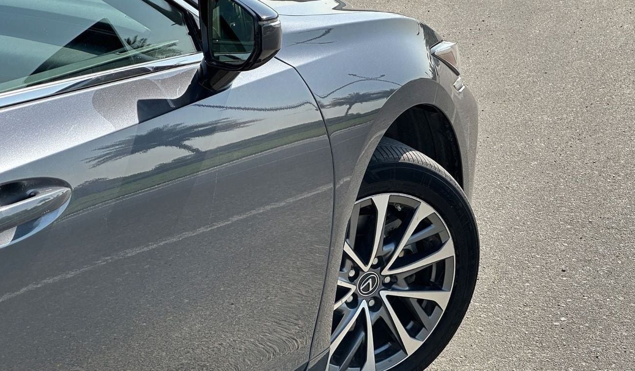 Lexus ES300h Hybrid 2.5L 4 Cylinders 2023 GCC Low Mileage