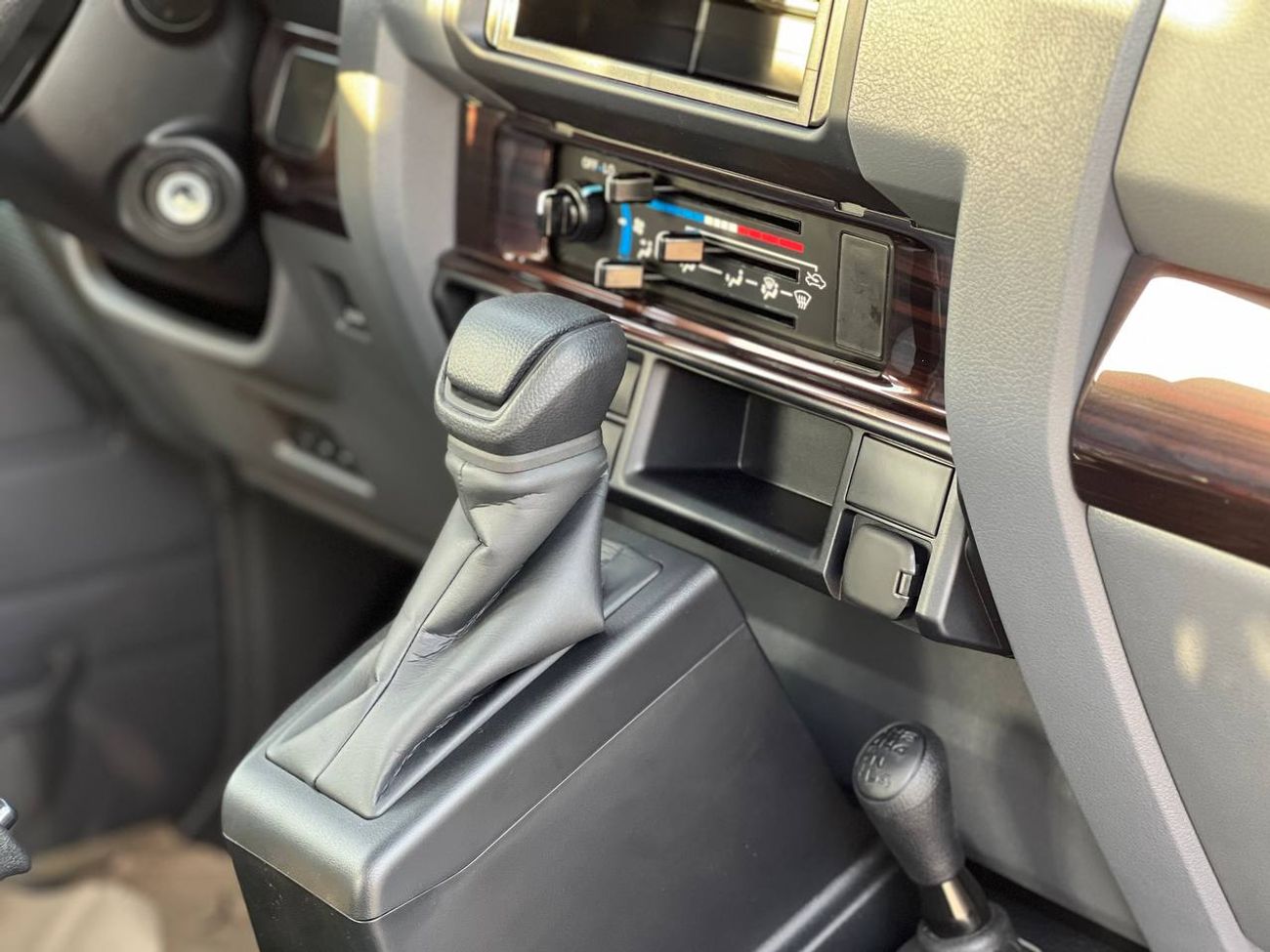 تويوتا لاند كروزر 70 3 DOOR LC78 2.8L DSL A/T // 2025 // STANDARD OPTION WITH MANUAL WINDOWS // SPECIAL OFFER // BY FORMU