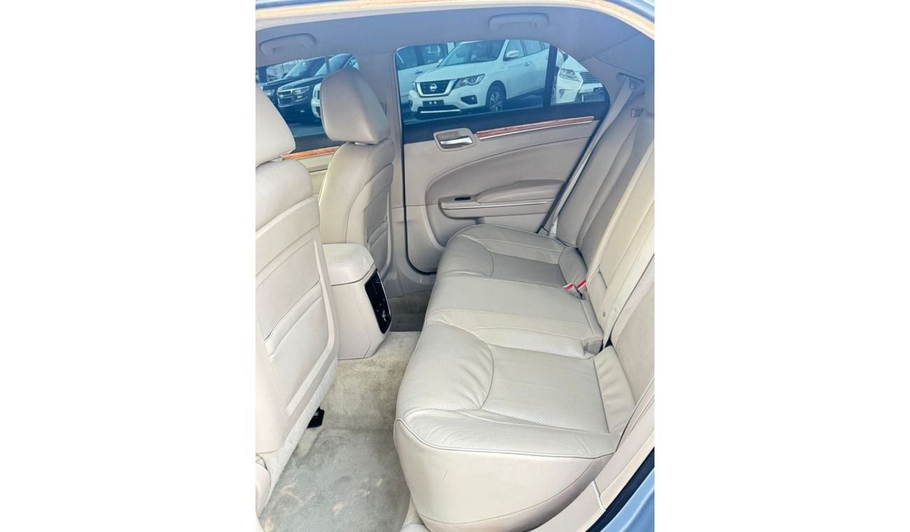كرايسلر 300C In excellent condition and requires no expenses