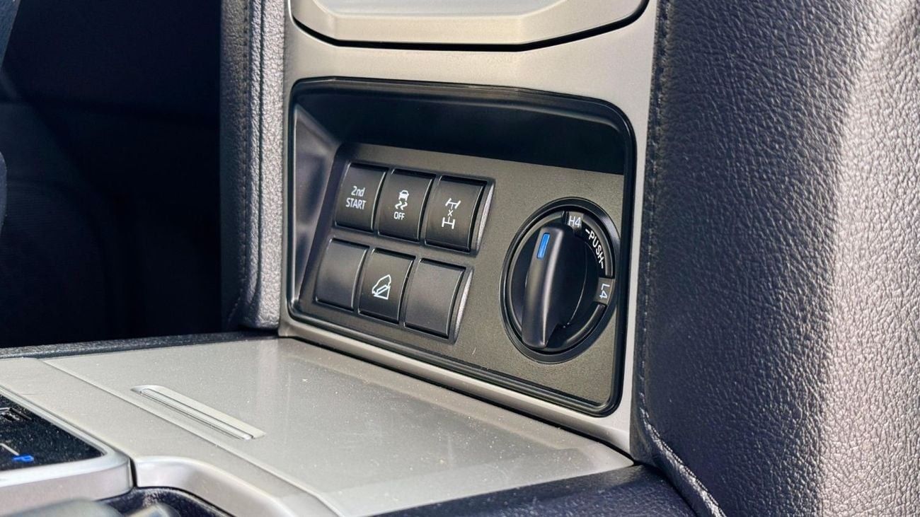 تويوتا برادو PERFECT CONDITION | 2.8L DIESEL ENGINE | PARKING SENSORS | 2020