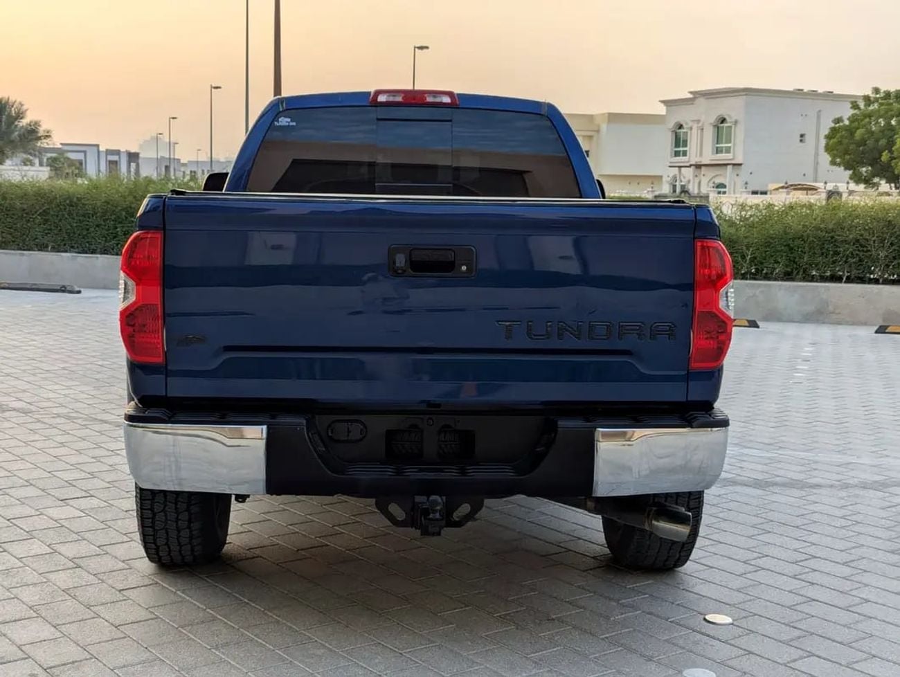 Toyota Tundra STD (NON GCC) 4WD Truck SR5 2014 - American Specs - Excellent Condition