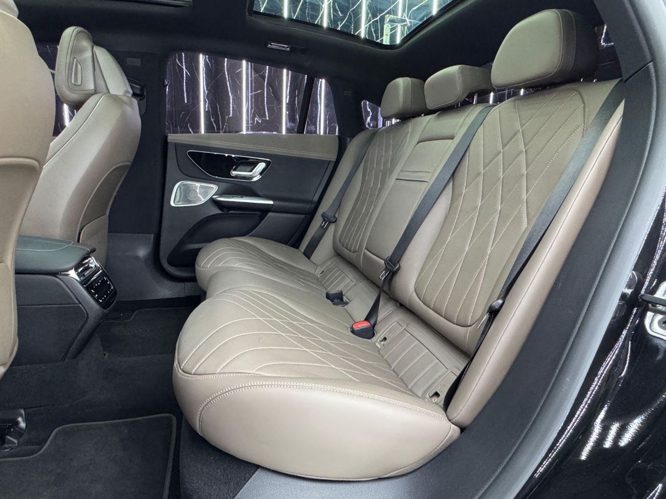 مرسيدس بنز EQE 350+ Premium + 2022 Mercedes Benz EQE350+ AMG, 2027 Mercedes Warranty + Service Pack, Fully Loaded, GCC