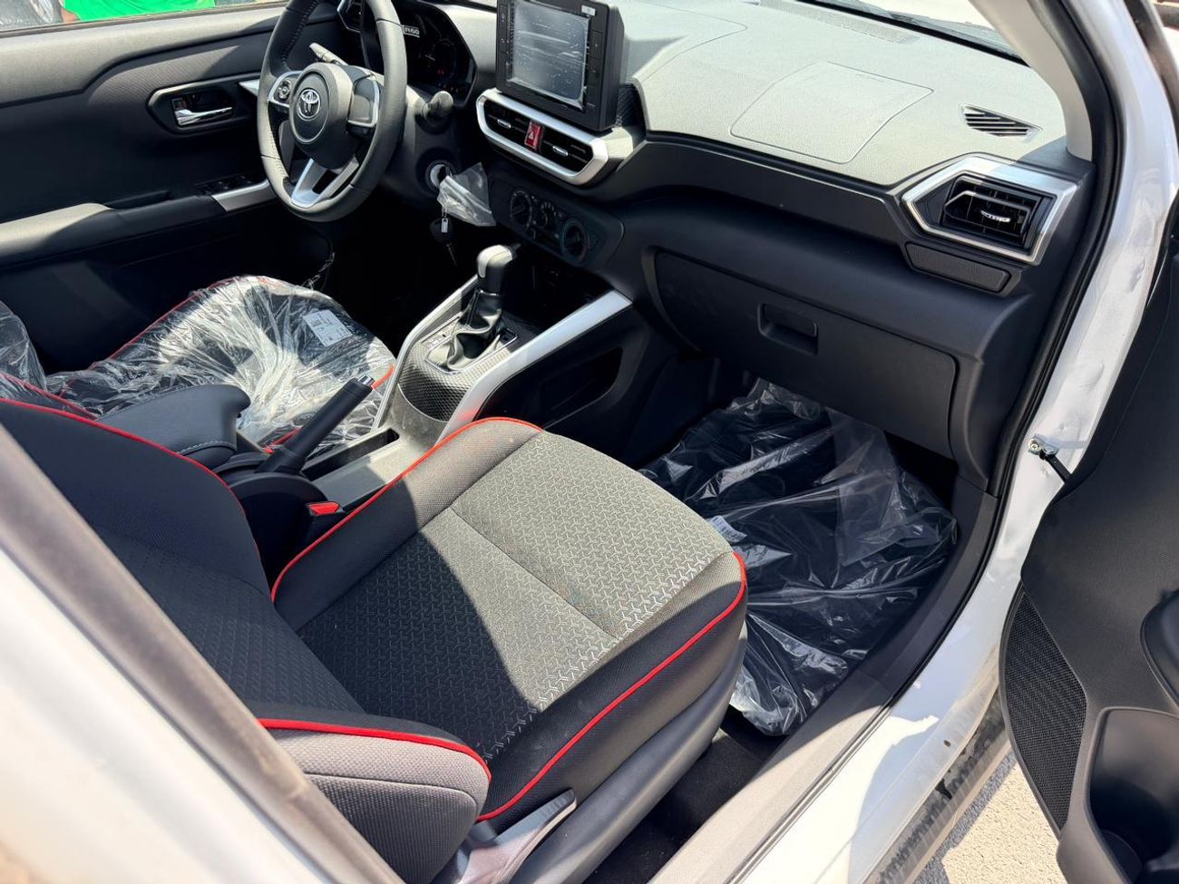 Toyota Raize TURBO G RA 1.0L TURBO PETROL AUTOMATIC TRANSMISSION ( FOR RE- EXPORT OUTSIDE GCC COUNTRIES ONLY )