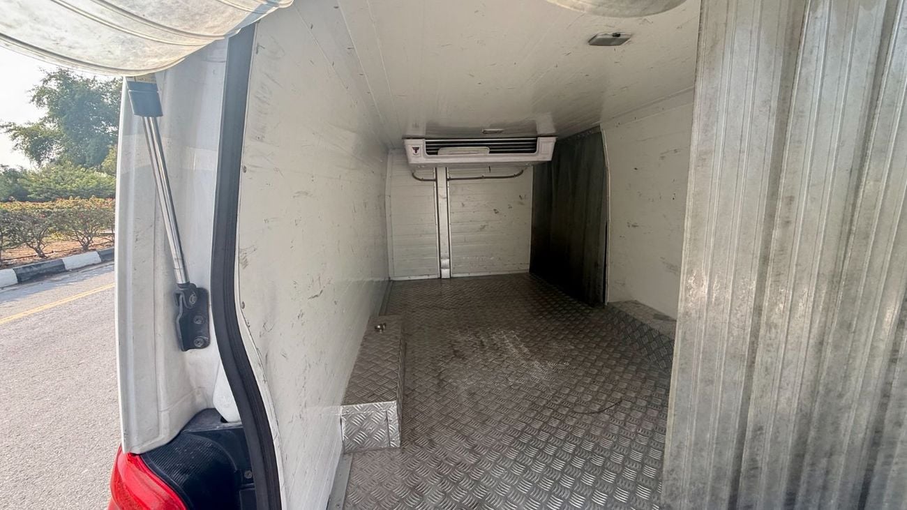 نيسان أورفان Panel Van Std 2.5L A/T (3 Seater) Petrol (5 Door)