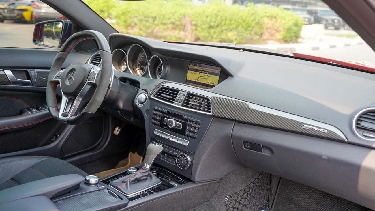 مرسيدس بنز C 63 كوبيه مرسيدس سى 63 بلاك اديشن 2013