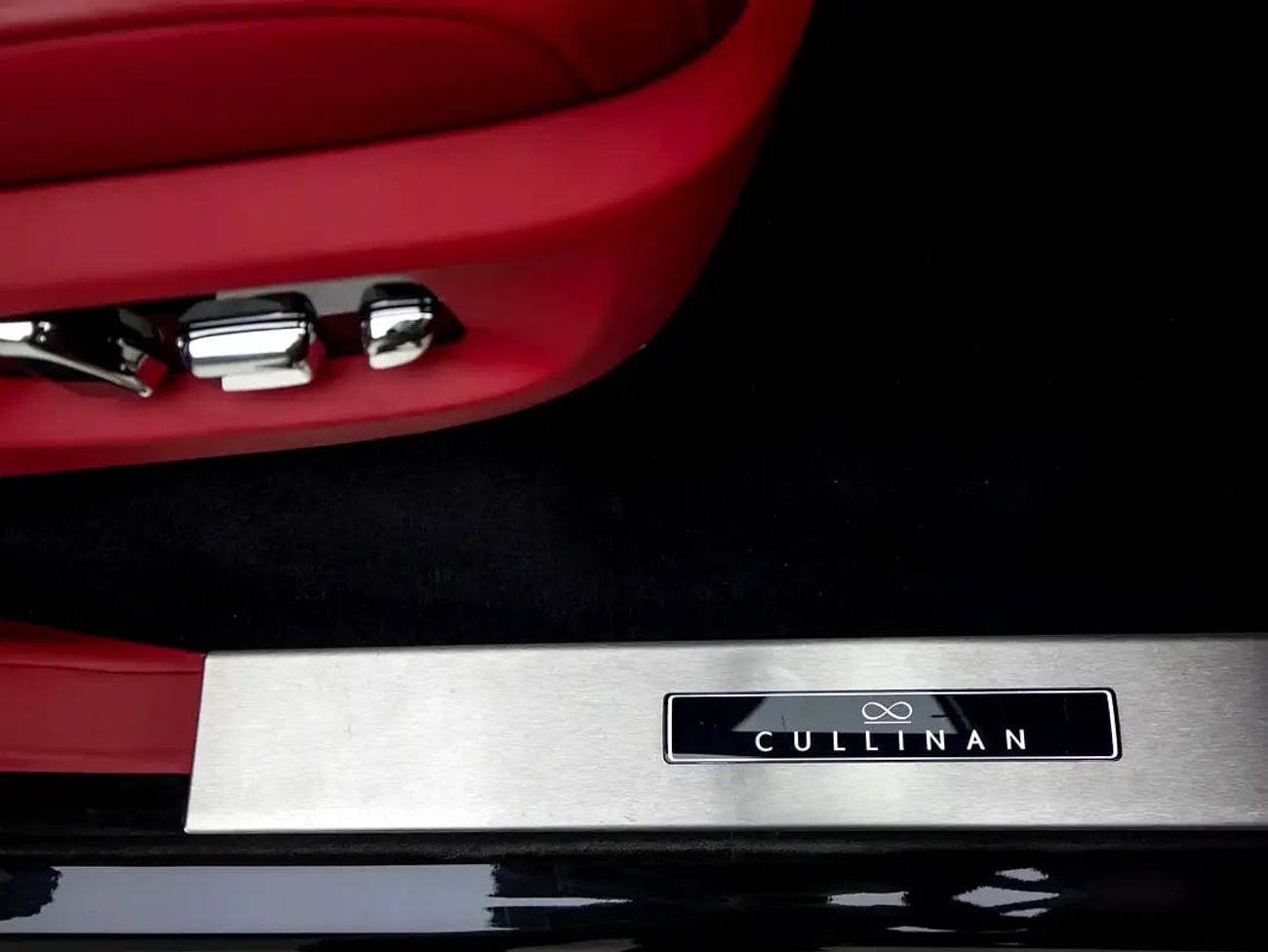 رولز رويس كولينان Black Badge