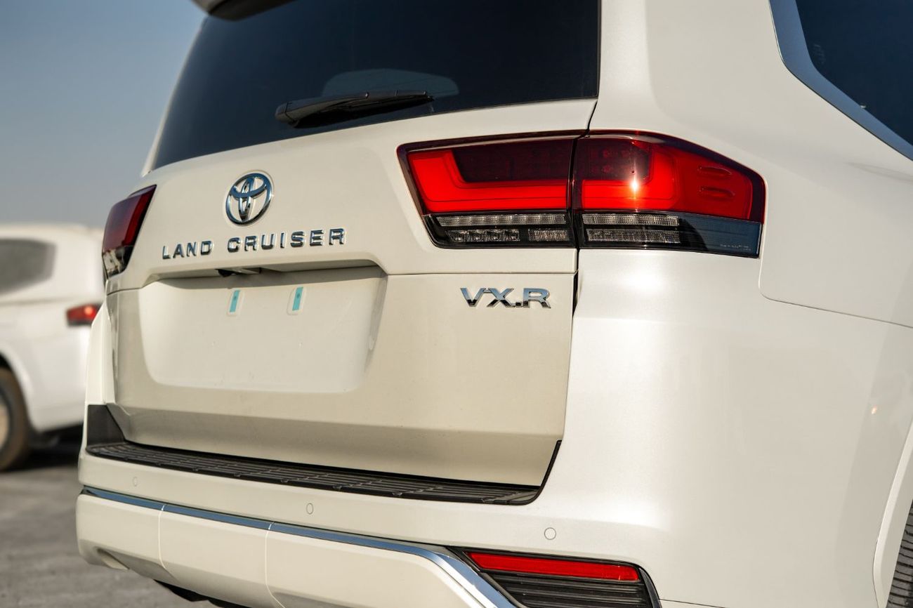 Toyota Land Cruiser Toyota Lc300 VXR white RHD diesel