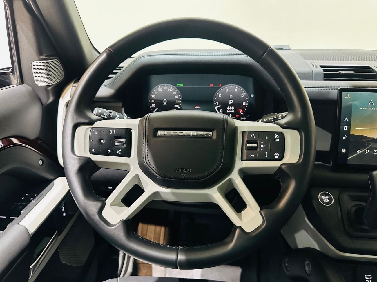 Land Rover Defender 130 SE P400 X Dynamic (7 Seater)